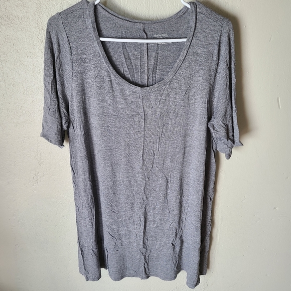 Motherhood Maternity Basic Tops Bundle - Picture 9 of 11